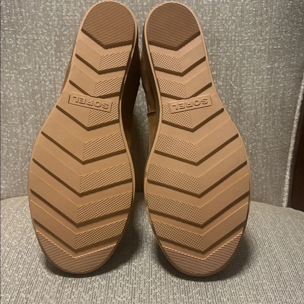 Sorel Women's Tan Evie II Chelsea Ankle Boots - Pull-Tab Slip-On Style